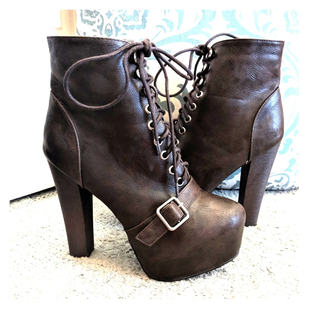 Brekelle Lace-Up Boot